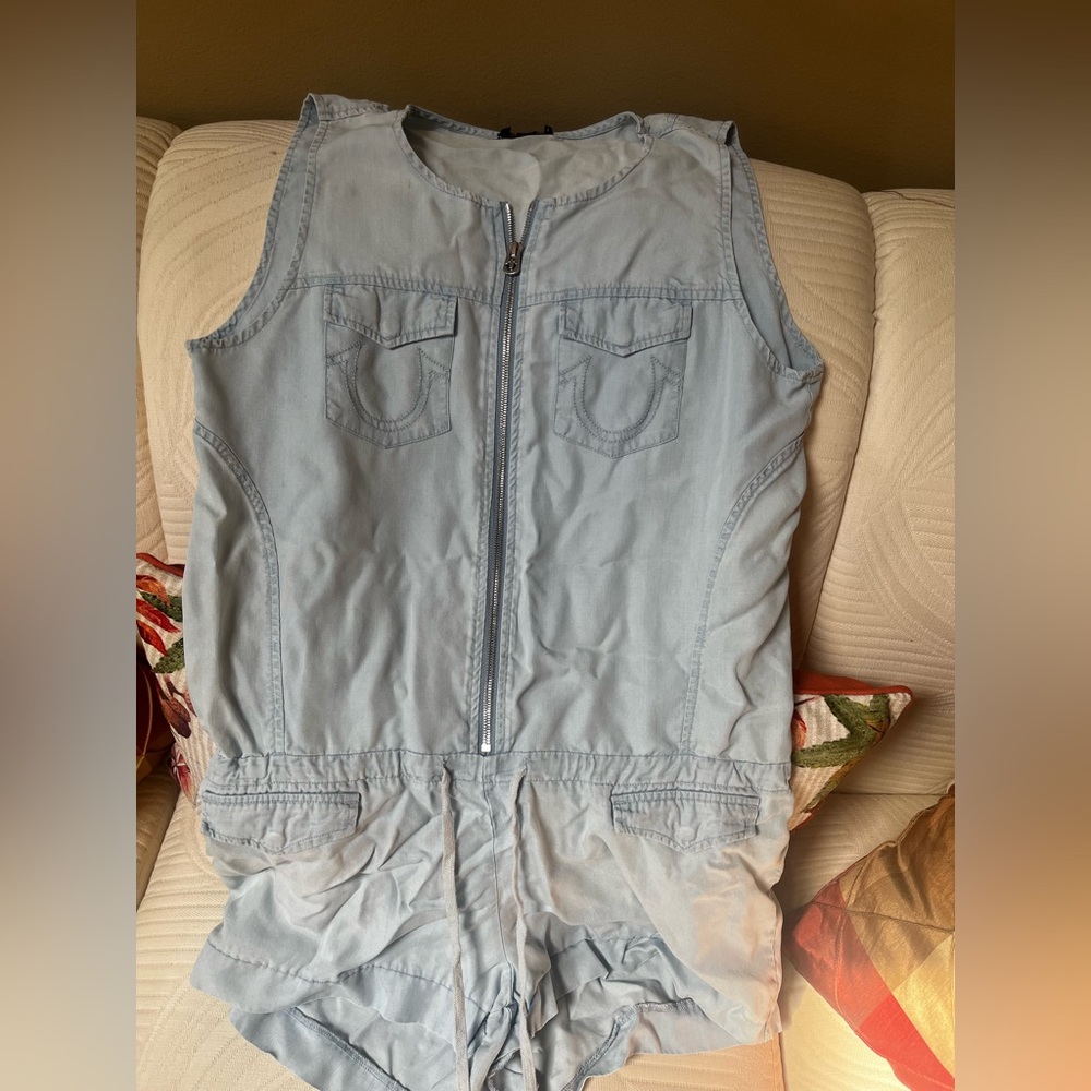 . [shorts/one piece] used.